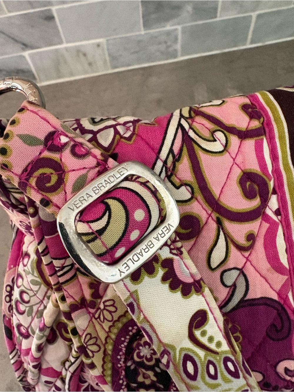 retired Vera Bradley quilted cotton crossbody bag vibrant Very Berry Paisley - Picture 2 of 8